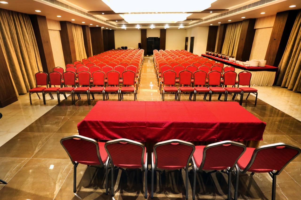 เดอะ พาร์ค เรสซิเดนซี่ Hotel อาเมดาบัด ภายนอก รูปภาพ